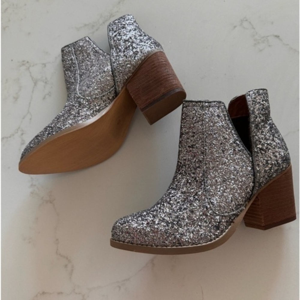Not Rated Sparkle Booties (size 6) never worn